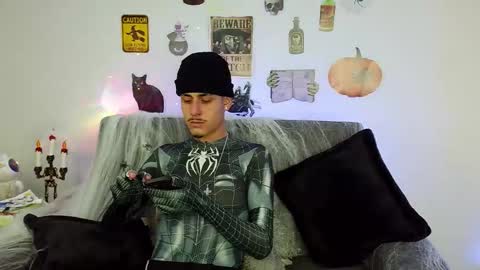Snapshot of bastiaan_28 chatting on October 18, 3:54 am Bastian online show from October 18, 3:54 am