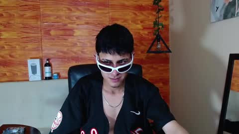 Snapshot of bastiaan_28 chatting on February 12, 9:20 am Bastian online show from February 12, 9:20 am