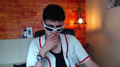 Snapshot of bastiaan_28 chatting on February 9, 3:11 am Bastian online show from February 9, 3:11 am