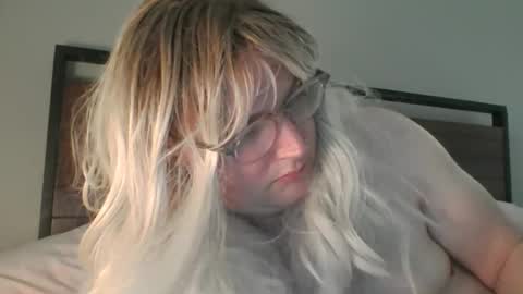 BjBambi online show from December 3, 7:28 pm