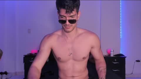 Snapshot of bbbeachboy chatting on February 9, 12:17 am Valentino online show from February 9, 12:17 am