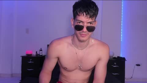 Snapshot of bbbeachboy chatting on February 4, 9:31 pm Valentino online show from February 4, 9:31 pm