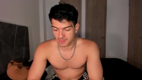 Snapshot of bbbeachboy chatting on September 20, 11:52 pm Valentino online show from September 20, 11:52 pm
