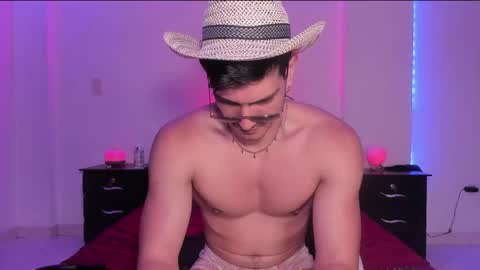 Snapshot of bbbeachboy chatting on February 22, 12:38 am Valentino online show from February 22, 12:38 am
