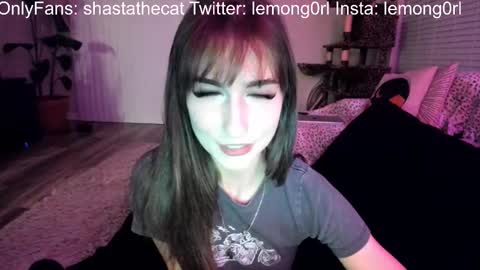 Snapshot of bbshasta chatting on October 25, 2:34 am Shasta online show from October 25, 2:34 am