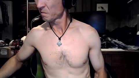 bchillin28 online show from September 28, 3:26 am