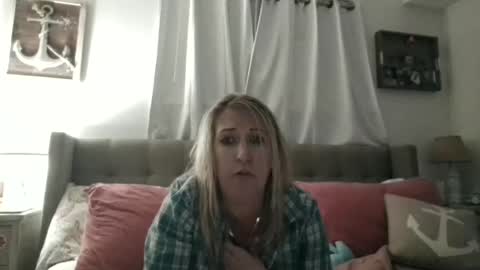 Emma online show from April 11, 7:02 am