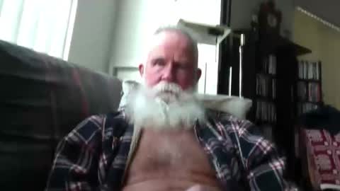 beardbushy online show from December 1, 5:00 pm