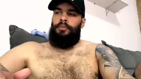 Snapshot of beardmax chatting on October 19, 7:02 am Min online show from October 19, 7:02 am