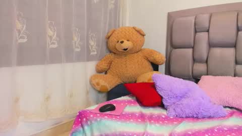 Snapshot of beauty_luci chatting on October 11, 10:57 pm beauty_luci online show from October 11, 10:57 pm