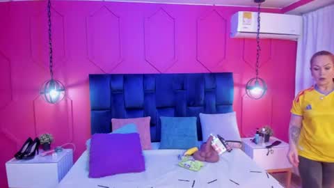 Chantall online show from July 7, 11:36 am