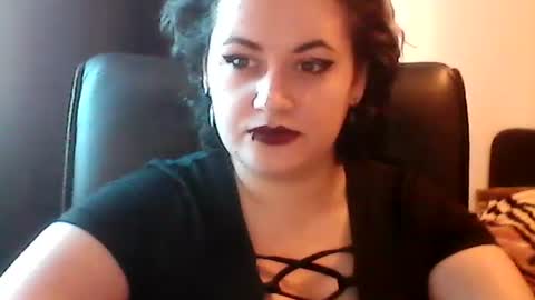 Becca-Van-Boa online show from February 4, 10:10 am