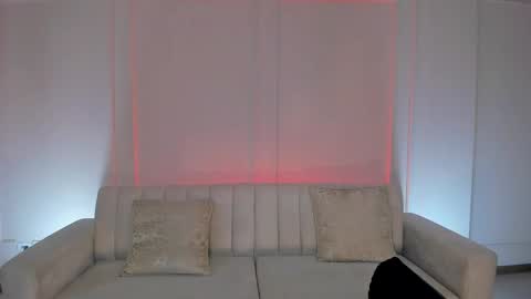 Am Becca online show from April 4, 2:02 pm