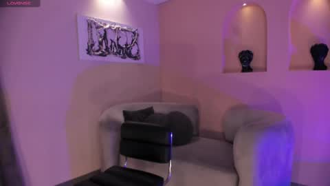 Am Becca online show from November 18, 6:33 pm