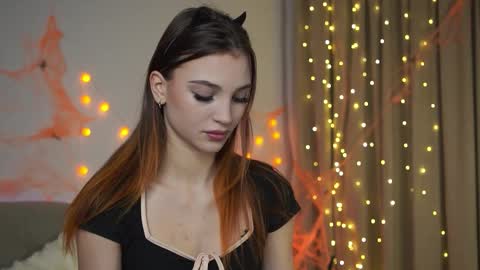 Melissa online show from November 17, 1:03 pm