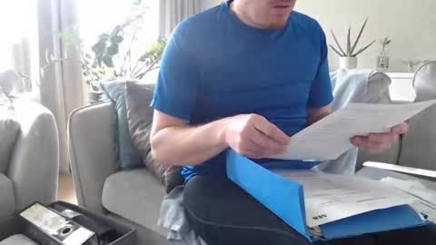 beejee88 online show from April 12, 11:25 am