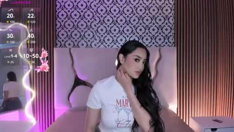 BELLA online show from December 18, 2:12 pm