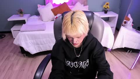 Bela online show from April 10, 1:05 pm