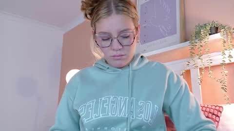 Snapshot of belamiller chatting on October 8, 11:49 am BELA online show from October 8, 11:49 am