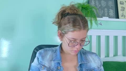 Snapshot of belamiller chatting on October 9, 11:59 am BELA online show from October 9, 11:59 am