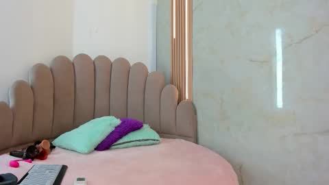 Belkilima  online show from November 18, 7:06 pm