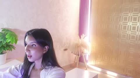 bella19   online show from May 22, 8:26 pm