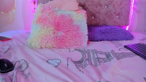 Melanie  online show from February 1, 10:13 pm