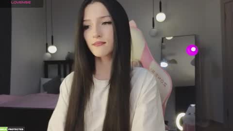 Snapshot of bella_hayes chatting on September 9, 3:28 am Bella next stream December 2 at 9pm gmt online show from September 9, 3:28 am