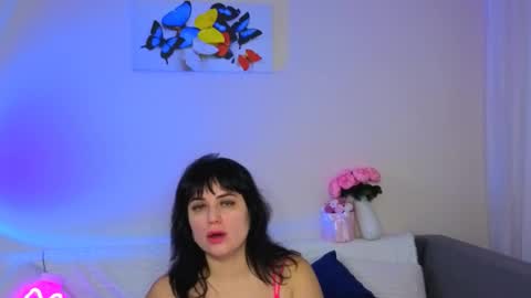 Snapshot of bella_hillss chatting on October 8, 7:31 pm Bella online show from October 8, 7:31 pm