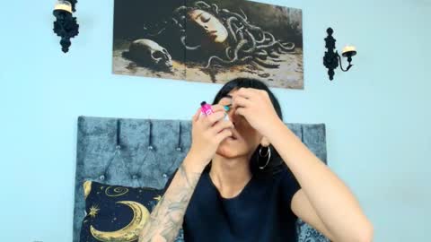 Snapshot of bella_poisonous chatting on October 19, 12:04 am Bella online show from October 19, 12:04 am