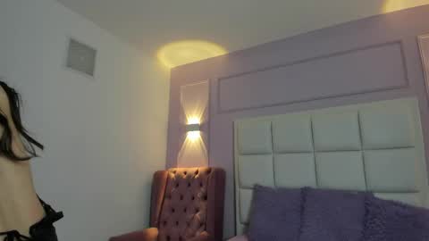 Bella online show from April 13, 6:12 pm