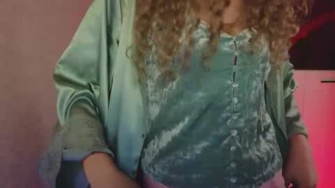 Bella online show from March 29, 4:19 pm