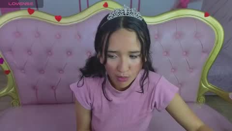 Bella online show from April 3, 1:51 pm