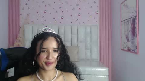 Snapshot of bella_vibes_s chatting on October 17, 8:46 pm Bella online show from October 17, 8:46 pm