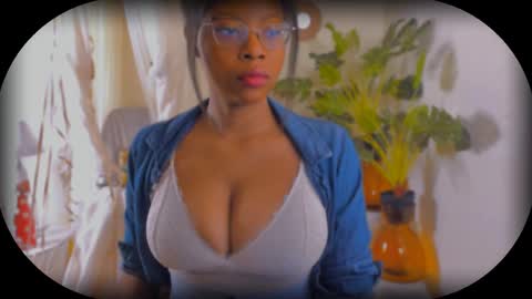 Snapshot of bellablakes18 chatting on September 23, 1:16 pm Bellah Blakes-Sarah Scrumptious Lee online show from September 23, 1:16 pm