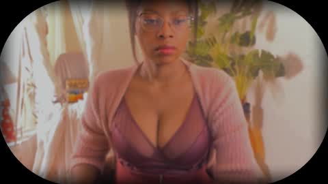Snapshot of bellablakes18 chatting on September 13, 2:47 am Bellah Blakes-Sarah Scrumptious Lee online show from September 13, 2:47 am