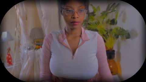 Snapshot of bellablakes18 chatting on October 4, 3:26 am Bellah Blakes-Sarah Scrumptious Lee online show from October 4, 3:26 am