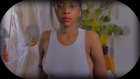 Snapshot of bellablakes18 chatting on September 18, 2:15 am Bellah Blakes-Sarah Scrumptious Lee online show from September 18, 2:15 am