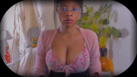 Snapshot of bellablakes18 chatting on September 27, 9:23 pm Bellah Blakes-Sarah Scrumptious Lee online show from September 27, 9:23 pm