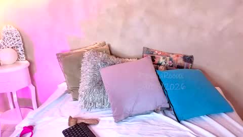 bellarooux online show from May 29, 12:47 pm