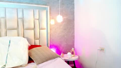 BellaSanderrs online show from March 9, 12:10 pm