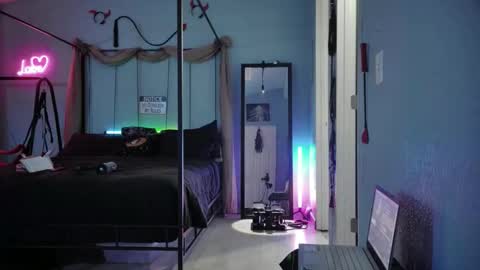 Bellaskeykeeper online show from April 19, 2:45 am