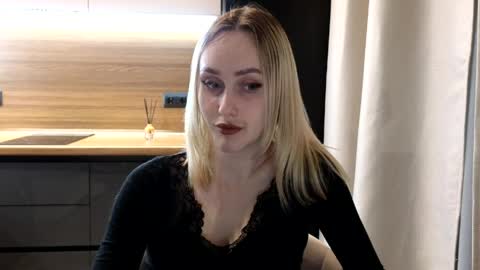 Belle online show from April 4, 4:58 pm