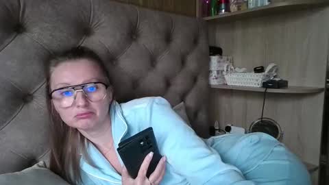 Amelia online show from October 1, 1:32 pm