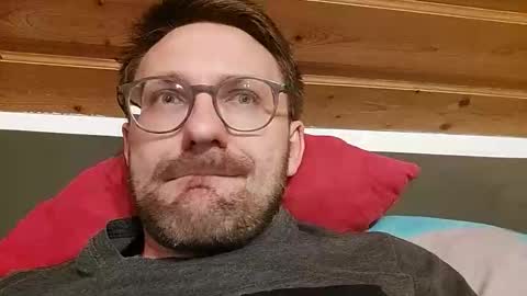 ben00189 online show from October 8, 6:36 pm