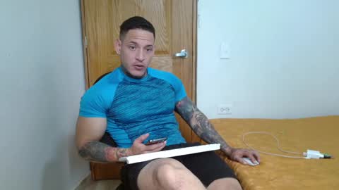 benjamin_isaac online show from February 3, 7:21 pm