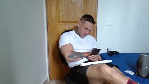 benjamin_isaac online show from February 24, 3:42 pm