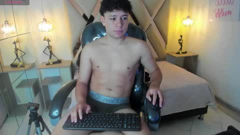 Snapshot of benjamintwink1 chatting on September 30, 8:19 pm BENJAMIN online show from September 30, 8:19 pm