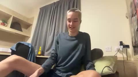 benji_j8 online show from November 28, 6:37 pm