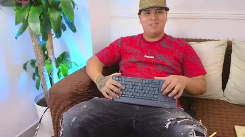 bennett_alejoo online show from May 22, 8:04 pm